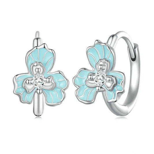 Pendientes de aro con flor de iris y esmalte azul