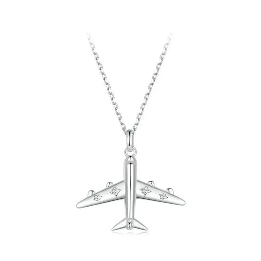 Collier délicat avec pendentif avion plaqué platine