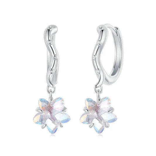 Delicados pendientes chapados en oro hipoalergénicos con forma de pulpo y estrella de mar.